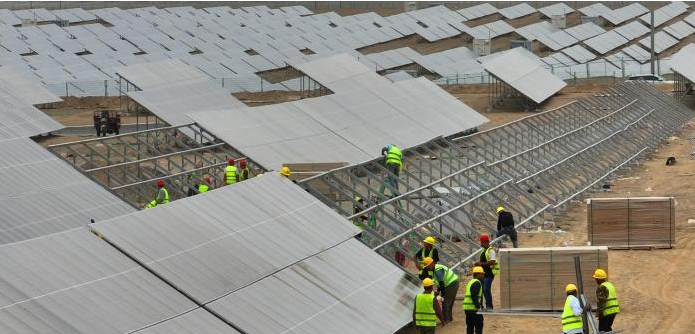 Wytwarzanie energii fotowoltaicznej o mocy 500 000 kilowatów w Yecheng w Xinjiangu